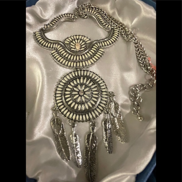 Beautiful Silver Dreamcatcher White Stone & Rhinestone Necklace-NWT - Picture 2 of 3